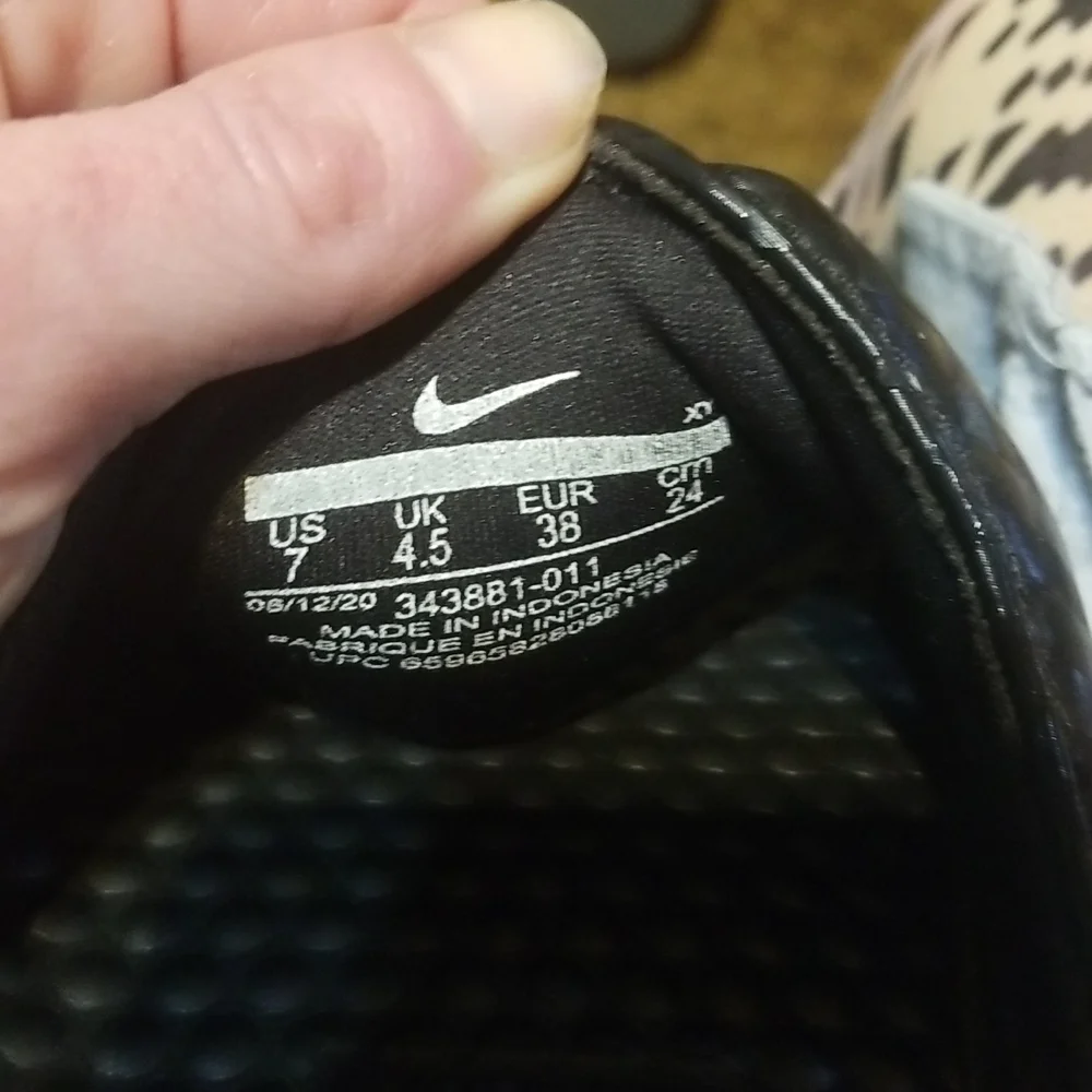 Classic Nike Slides - Picture 4 of 4
